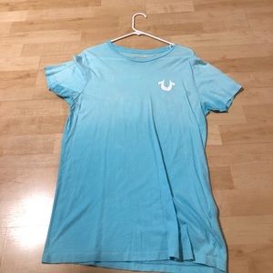 Awesome teal , t shirt 🤙🏾